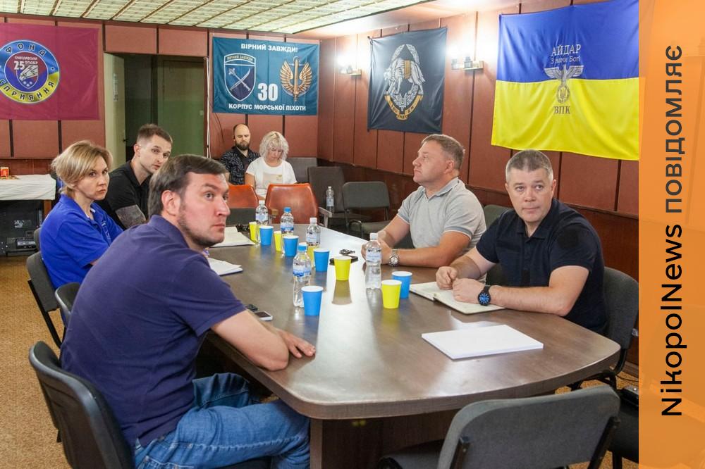 Характер потреб мешканців змінюється: посадовці Нікопольської РВА зустрілися із засновником і головою ГО «Проліска» (фото)