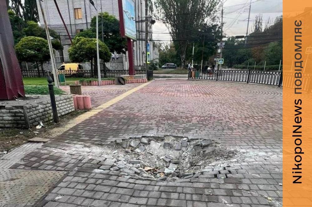 У Нікополі та районі 8 постраждалих, внаслідок удару авіабомб загинули 2 людини на Синельниківщині — поліція про смертельні обстріли області (фото)