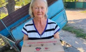 У Марганці продовжують гуманітарну підтримку: мешканці отримали продукти та питну воду (фото)