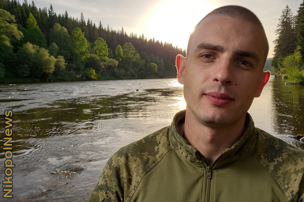 Вбиті росією мешканці Нікопольщини. Захисник з Марганця Даниїл Довгополюк 25 серпня відзначав би своє 26-річчя. Але йому назавжди 21. І сьогодні ми вшановуємо пам’ять Героя. Під час загальнонаціональної хвилини мовчання, о дев’ятій годині ранку, Nikopolnews розповідає про полеглих на фронті чи померлих через війну військових з Нікопольщини, а також про вбитих цивільних у Нікополі і районі. Ми не повинні забути жодного імені… Маємо берегти пам’ять про кожне обірване росіянами ЖИТТЯ. Вбиті росією мешканці Нікопольщини: Марганчанин, Даниїл Валерійович Довгополюк, 25.08.2000 р.н. героїчно загинув виконуючи бойове завдання поблизу с. Соледар Донецької області, 20 серпня 2022 року. Даниїл Довгополюк був завжди позитивним та щирим. Дуже любив своїх маму, бабусю та дідуся. І свою рідну українську землю, яку після закінчення Марганецького ліцею, пішов захищати. Воював за контрактом. Брав участь в АТО. Під час служби був неодноразово нагороджений та відзначений командуванням. По закінченню контрактної служби Даниїл повернувся до рідного Марганця. Але мирним планам хлопця завадила повномасштабна війна. Третього березня 2022 року доброволець Даниїл Довгополюк став на захист рідної землі. Інакше він вчинити не міг! У званні старшого солдата проходив службу у славетній бригаді Вбиті росією мешканці Нікопольщини. Захисник з Марганця Даниїл Довгополюк 25 серпня відзначав би своє 26-річчя. Але йому назавжди 21. І сьогодні ми вшановуємо пам’ять Героя. Під час загальнонаціональної хвилини мовчання, о дев’ятій годині ранку, Nikopolnews розповідає про полеглих на фронті чи померлих через війну військових з Нікопольщини, а також про вбитих цивільних у Нікополі і районі. Ми не повинні забути жодного імені… Маємо берегти пам’ять про кожне обірване росіянами ЖИТТЯ. Вбиті росією мешканці Нікопольщини: Марганчанин, Даниїл Валерійович Довгополюк, 25.08.2000 р.н. героїчно загинув виконуючи бойове завдання поблизу с. Соледар Донецької області, 20 серпня 2022 року. Даниїл Довгополюк був завжди позитивним та щирим. Дуже любив своїх маму, бабусю та дідуся. І свою рідну українську землю, яку після закінчення Марганецького ліцею, пішов захищати. Воював за контрактом. Брав участь в АТО. Під час служби був неодноразово нагороджений та відзначений командуванням. По закінченню контрактної служби Даниїл повернувся до рідного Марганця. Але мирним планам хлопця завадила повномасштабна війна. Третього березня 2022 року доброволець Даниїл Довгополюк став на захист рідної землі. Інакше він вчинити не міг! У званні старшого солдата проходив службу у славетній бригаді