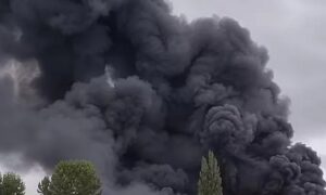 Знову смертельний удар по Дніпру 3 вересня: масштабна пожежа, збільшується кількість поранених (відео)