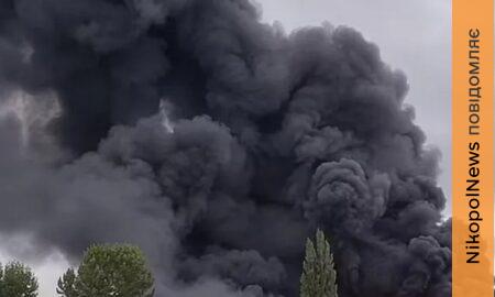 Знову смертельний удар по Дніпру 3 вересня: масштабна пожежа, збільшується кількість поранених (відео)