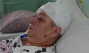 «Знімала білизну під вікном, аж тут дрон вдарив по голові» - поранена у Нікополі жінка розповіла про страшний день у своєму житті