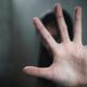 Дівчина біля АТБ у Нікополі побила малолітню: як її покарав суд
