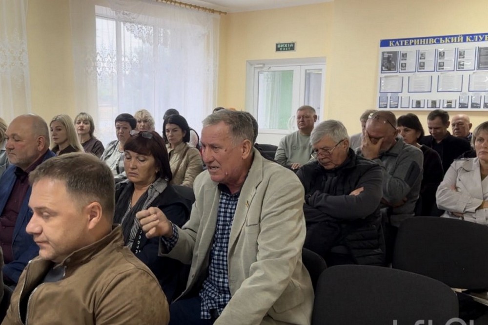 Особливу увагу приділили питанню безпеки: у засіданні сесії Покровської сільради взяв участь Начальник Нікопольської РВА Особливу увагу приділили питанню безпеки: у засіданні сесії Покровської сільради взяв участь Начальник Нікопольської РВА
