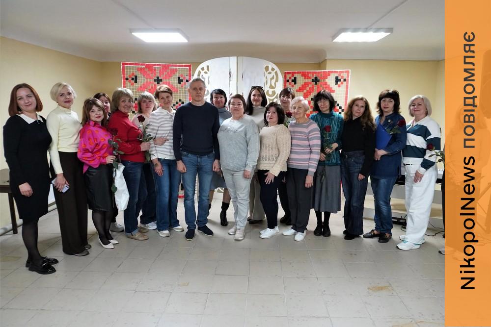 У Нікополі працівників бібліотек привітали із професійним святом і нагородили подяками (фото)