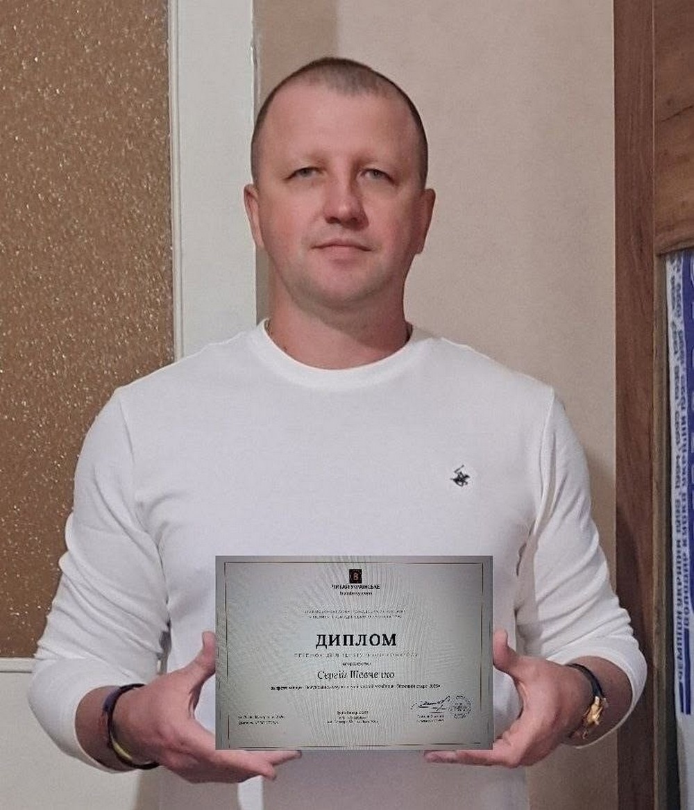 Вчитель з Нікополя написав новелу «Сталеве серце» і став лауреатом літературного конкурсу