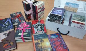 Бібліотеки Нікополі отримали 28 книг від дарувальників