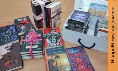 Бібліотеки Нікополі отримали 28 книг від дарувальників