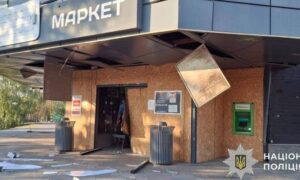 Через атаки FPV-дронів у Нікополі 4 поранених, серед них дитина, пошкоджені магазини, кафе та транспорт, також є постраждалі на Криворіжжі – поліція (фото)