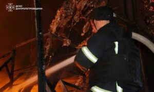 Ліквідовують наслідки атак: про смертельні обстріли Дніпра, Нікопольщини, Кривого Рогу та Павлограда розповіли у ДСНС (фото)