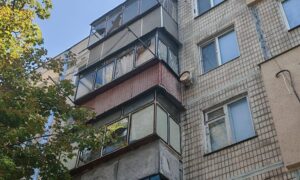 Є поранений на Нікопольщині, пошкоджено багатоповерхівку, також ворог бив по Синельниківському району (фото)