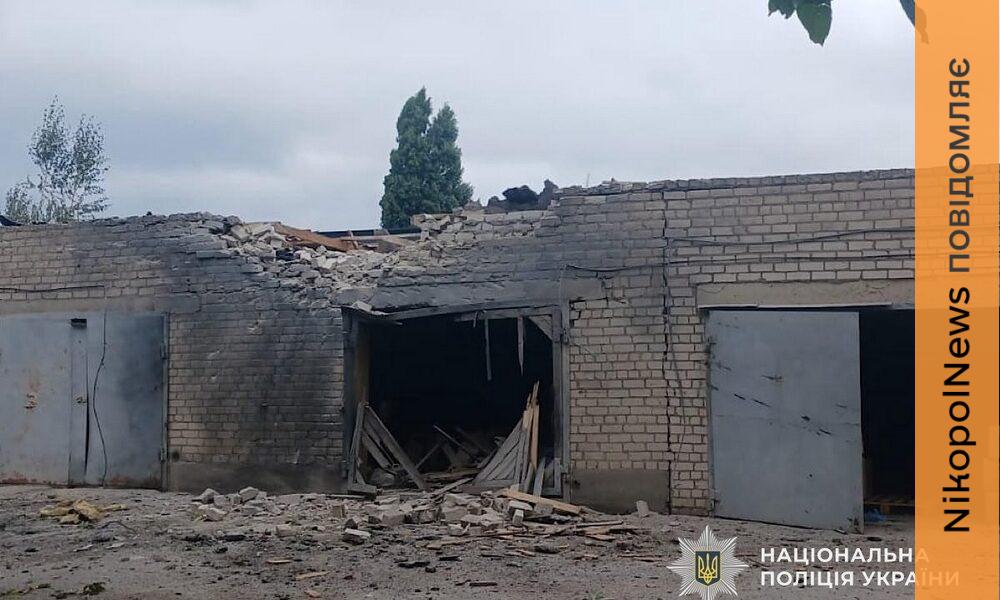 Майже 40 ударів по Нікопольщині та 2 поранених в області: про наслідки обстрілів Нікопольського, Синельниківського та Криворізького районів розповіли у поліції (фото)