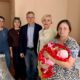 Народилася у День міста: мер Нікополя привітав маму маленької нікопольчанки (фото)