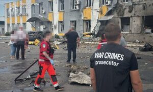 У Дніпрі внаслідок ракетного удару є загиблі та поранені: прокурори фіксують наслідки атаки