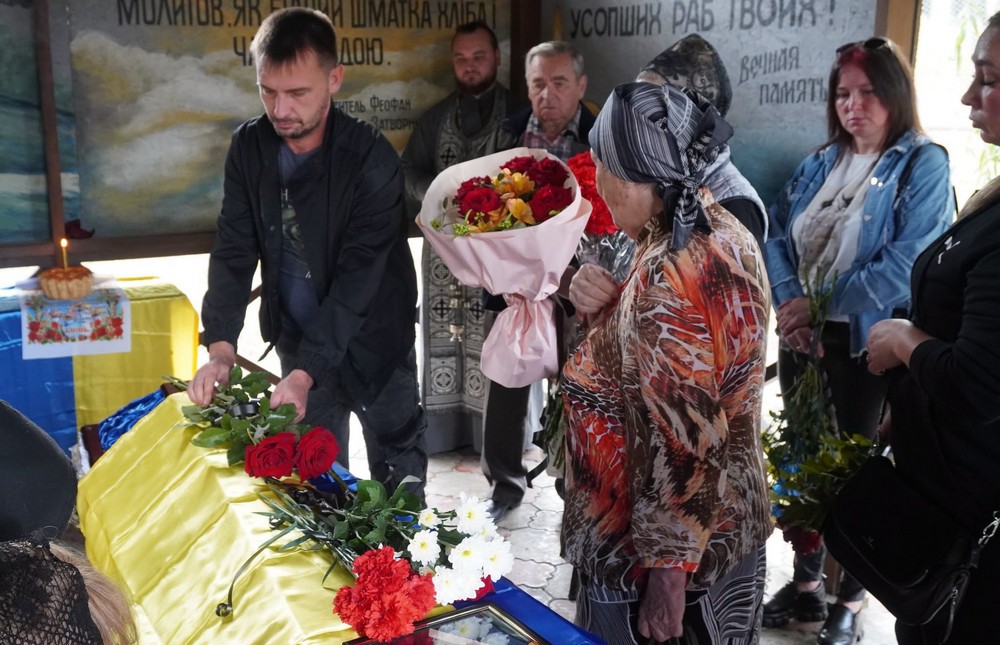 Нікополь провів в останню путь Героя, який віддав життя за Батьківщину. Певний час він вважався зниклим безвісти. (1)