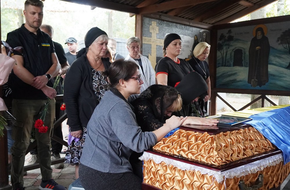 Нікополь провів в останню путь Героя, який віддав життя за Батьківщину. Певний час він вважався зниклим безвісти. (10)