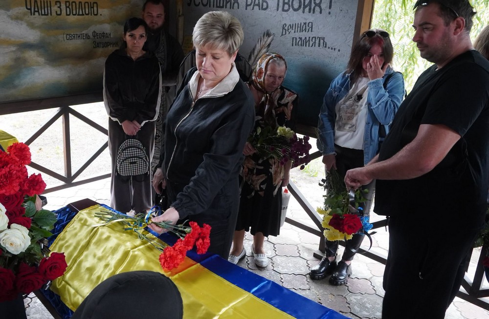 Нікополь провів в останню путь Героя, який віддав життя за Батьківщину. Певний час він вважався зниклим безвісти. (11)