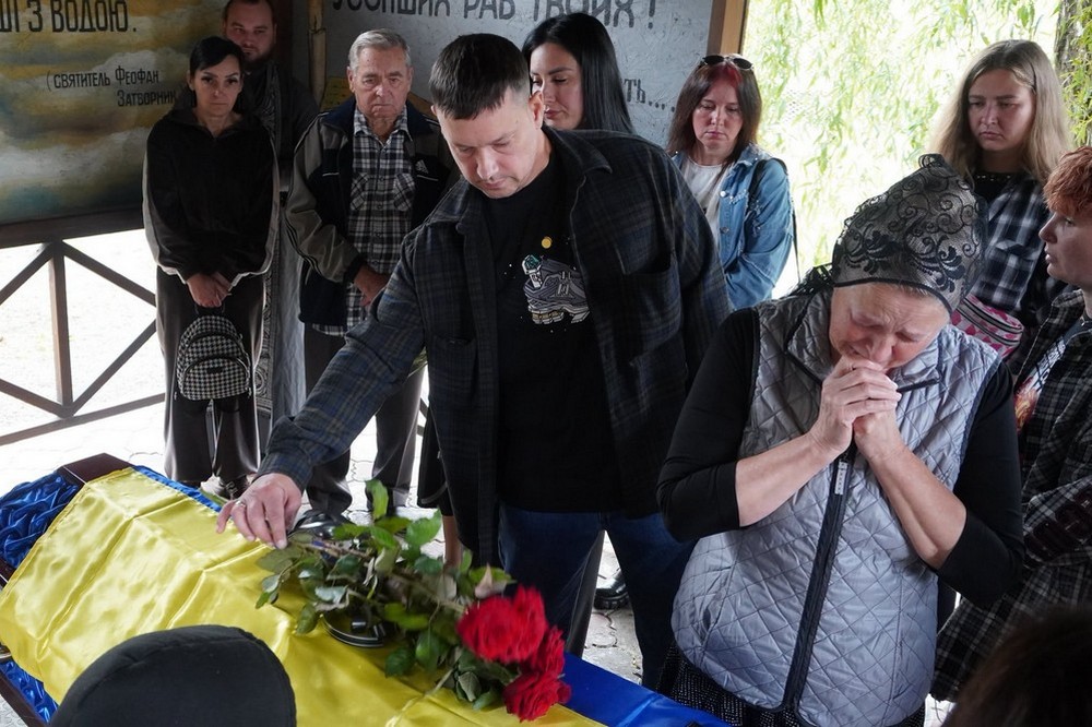 Нікополь провів в останню путь Героя, який віддав життя за Батьківщину. Певний час він вважався зниклим безвісти. (3)