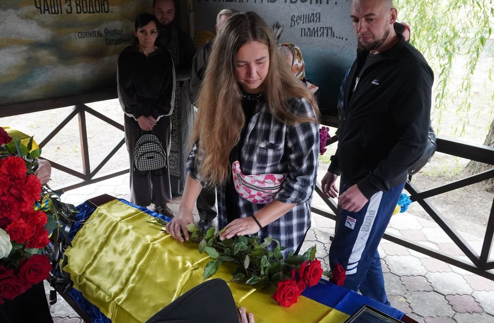 Нікополь провів в останню путь Героя, який віддав життя за Батьківщину. Певний час він вважався зниклим безвісти. (4)