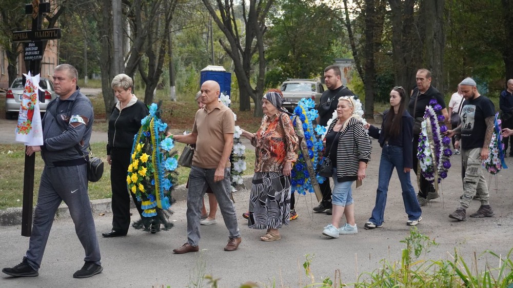 Нікополь провів в останню путь Героя, який віддав життя за Батьківщину. Певний час він вважався зниклим безвісти. (5)