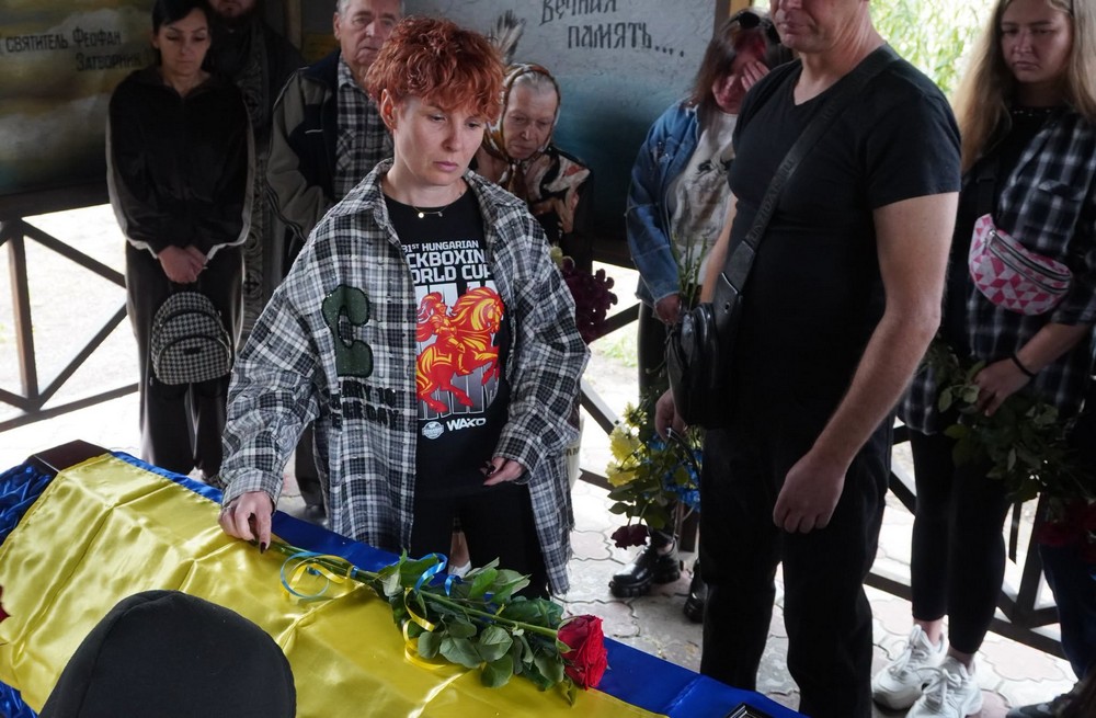 Нікополь провів в останню путь Героя, який віддав життя за Батьківщину. Певний час він вважався зниклим безвісти. (7)