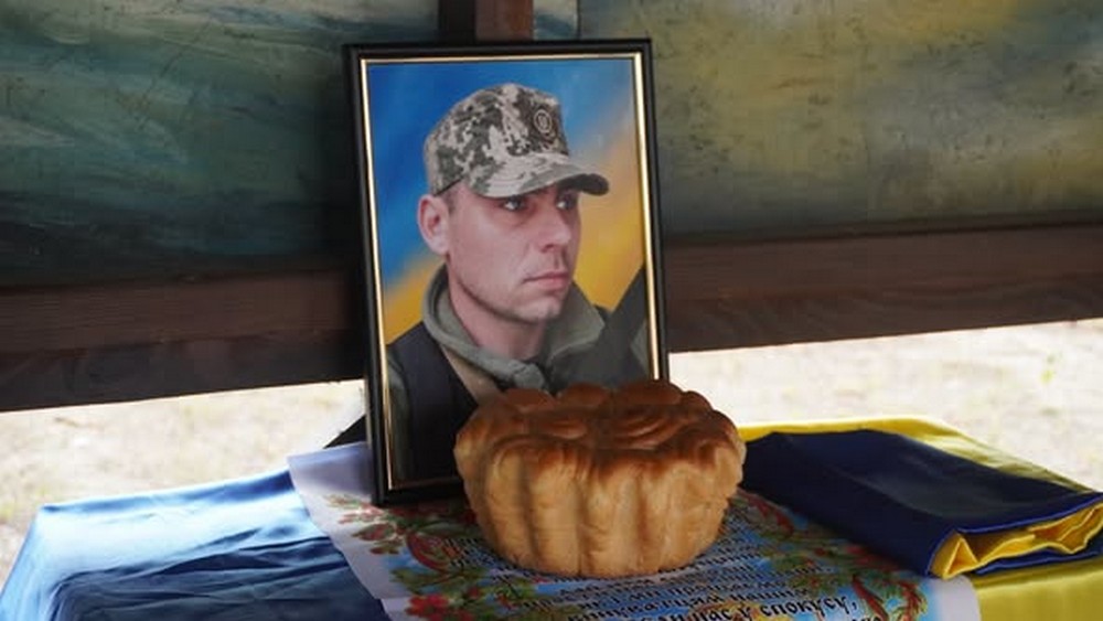 Нікополь провів в останню путь Героя, який віддав життя за Батьківщину. Певний час він вважався зниклим безвісти. (9)