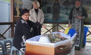 Повертався на службу, коли ворожий БПЛА атакував рейсовий автобус: Нікополь провів в останню путь полеглого Захисника (фото)