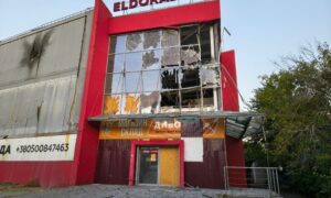 На Нікопольщині 2 поранених, пошкоджені ТЦ та адмінбудівля, також ворог атакував Криворізький, Павлоградський та Синельниківський райони (фото)