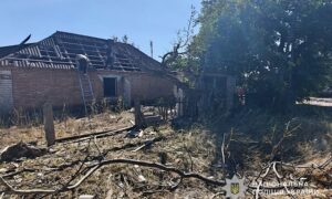 Понад 40 атак на Нікопольщину, пошкоджені підприємство, магазини та будинки, є поранений на Синельниківщині, також під атакою був Криворізький район — поліція (фото)