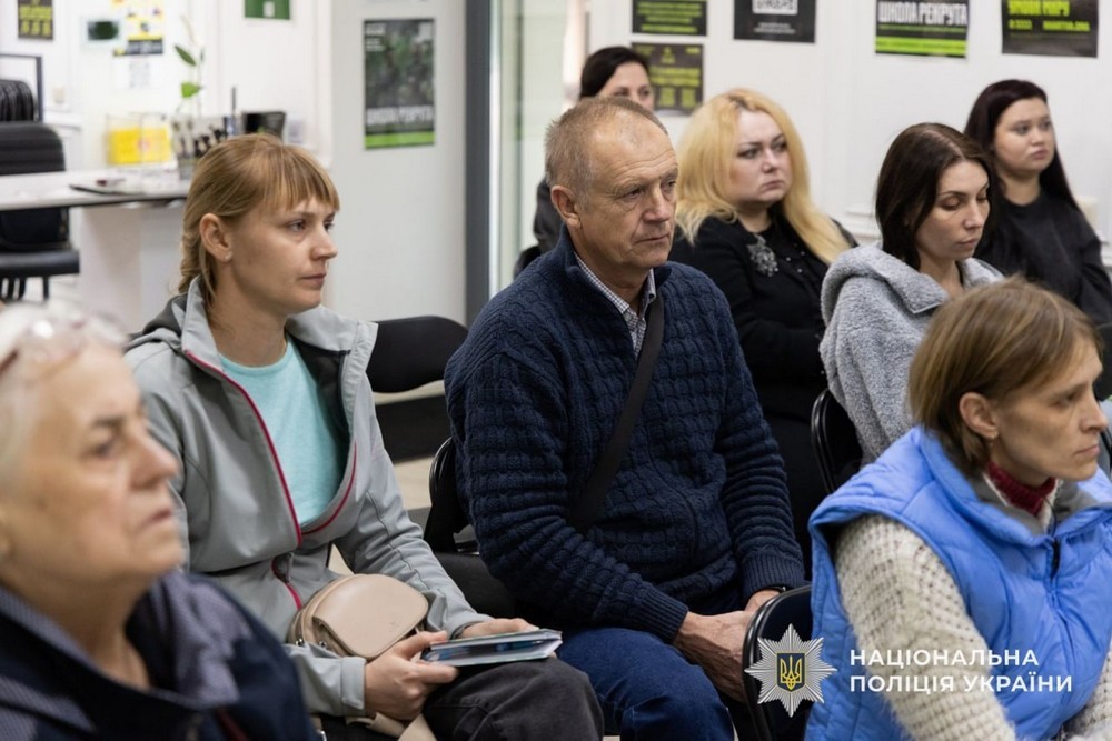 Особливу увагу приділили питанням пошуку та ідентифікації на Дніпропетровщині відбулася чергова зустріч поліції з родинами зниклих безвісти (3)