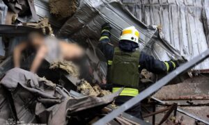 Смертельний удар по Дніпру: моторошні фото наслідків показали у ДСНС
