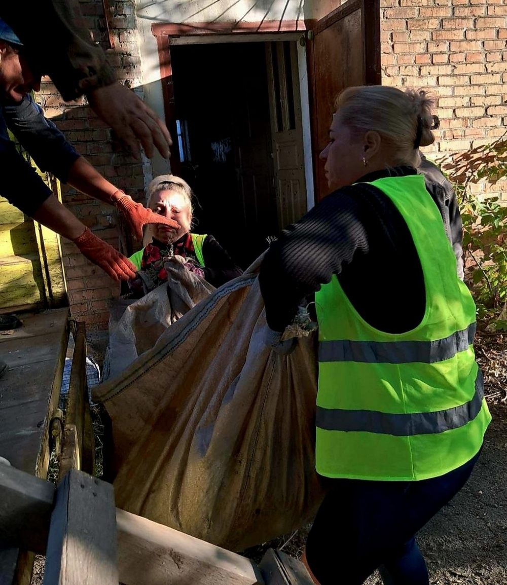 У Марганці комунальники прибирали місто4 У Марганці комунальники прибирали місто4