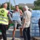 У Мировому мешканцям передали питну воду від благодійників (фото)