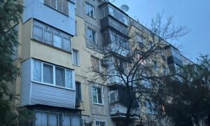 У Нікополі один постраждалий, пошкоджено авто та будинок, також ворог атакував район (фото)