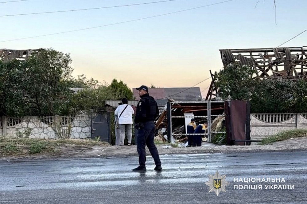 У Нікополі БпЛА скинув боєприпас на будинок1 У Нікополі БпЛА скинув боєприпас на будинок1