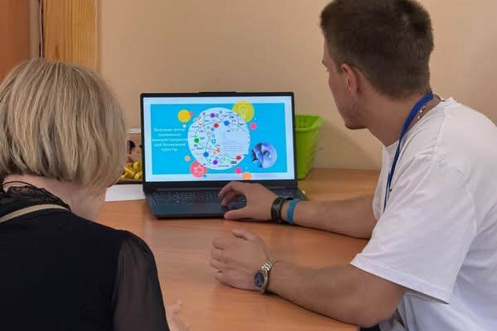 У Нікополі допомагають опановувати сучасні технології2