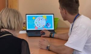 Смартфон, додатки та е-сервіси: у Нікополі працює безкоштовна цифрова підтримка (фото)