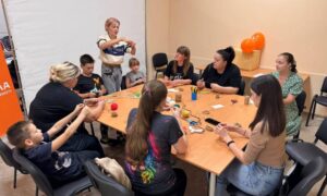 Пташка щастя та добрі побажання: у Нікополі для дорослих провели творче заняття