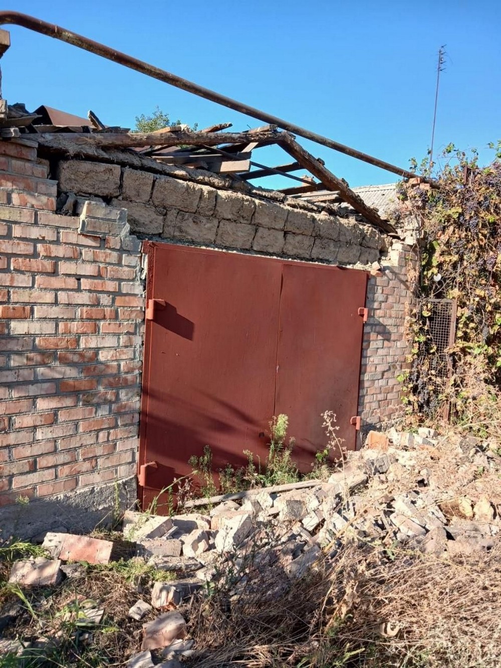 У Нікополі двоє поранених і є руйнування, під ударом ворога також були район, Синельниківщина, Криворіжжя і Павлоградщина (фото) (2) У Нікополі двоє поранених і є руйнування, під ударом ворога також були район, Синельниківщина, Криворіжжя і Павлоградщина (фото) (2)