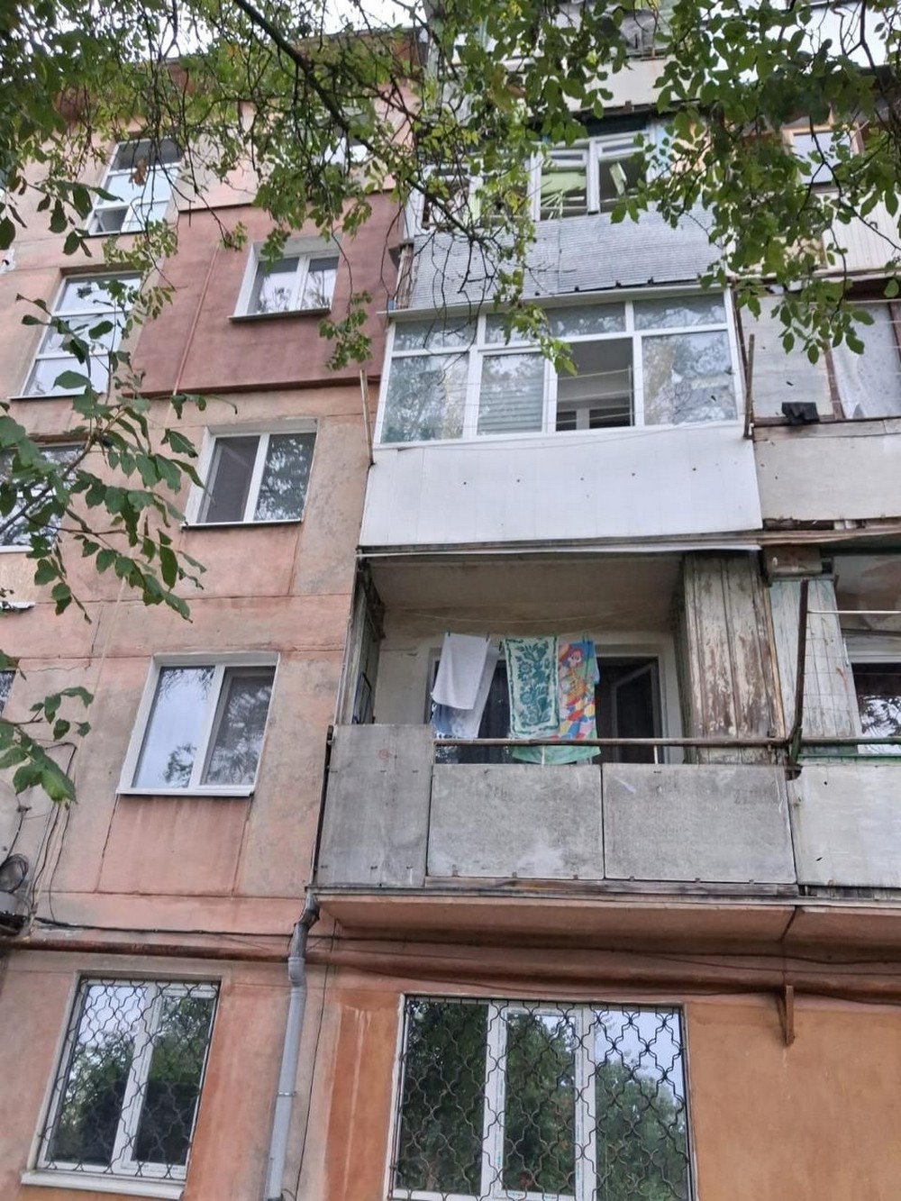 У Нікополі двоє поранених і є руйнування, під ударом ворога також були район, Синельниківщина, Криворіжжя і Павлоградщина (фото) (5) У Нікополі двоє поранених і є руйнування, під ударом ворога також були район, Синельниківщина, Криворіжжя і Павлоградщина (фото) (5)