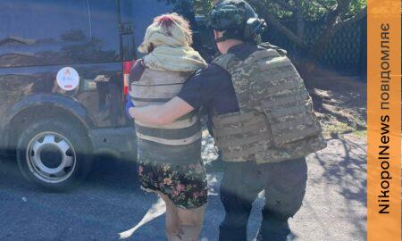 У Нікополі понівечені АЗС та будинки, є поранені: ворог також атакував район, вдарив по ТЦ у Дніпрі — є постраждалі, під ударами були ще 3 райони області (фото)