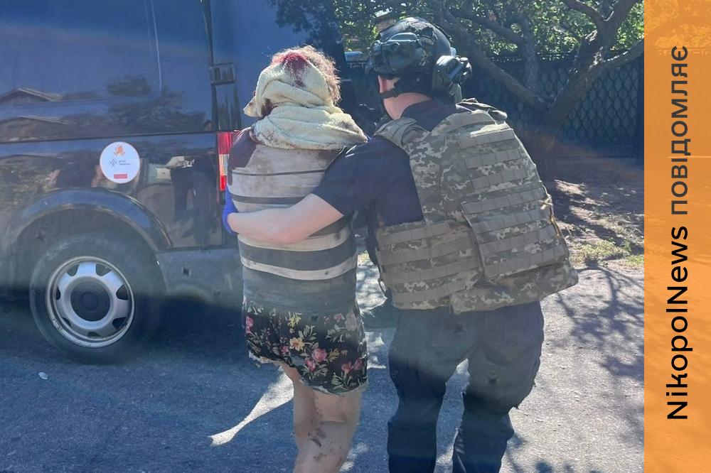 У Нікополі понівечені АЗС та будинки, є поранені: ворог також атакував район, вдарив по ТЦ у Дніпрі — є постраждалі, під ударами були ще 3 райони області (фото)
