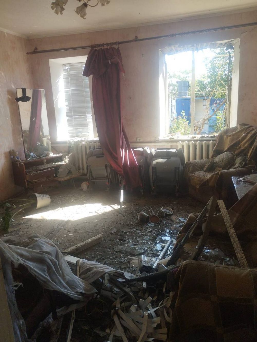 У Нікополі понівечені АЗС 9 У Нікополі понівечені АЗС 9