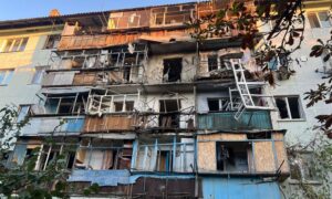 У Нікополі пошкоджені адмінбудівля і 6 багатоповерхівок, 2 поранених у Дніпровському районі, також ворог атакував Синельниківщину (фото)