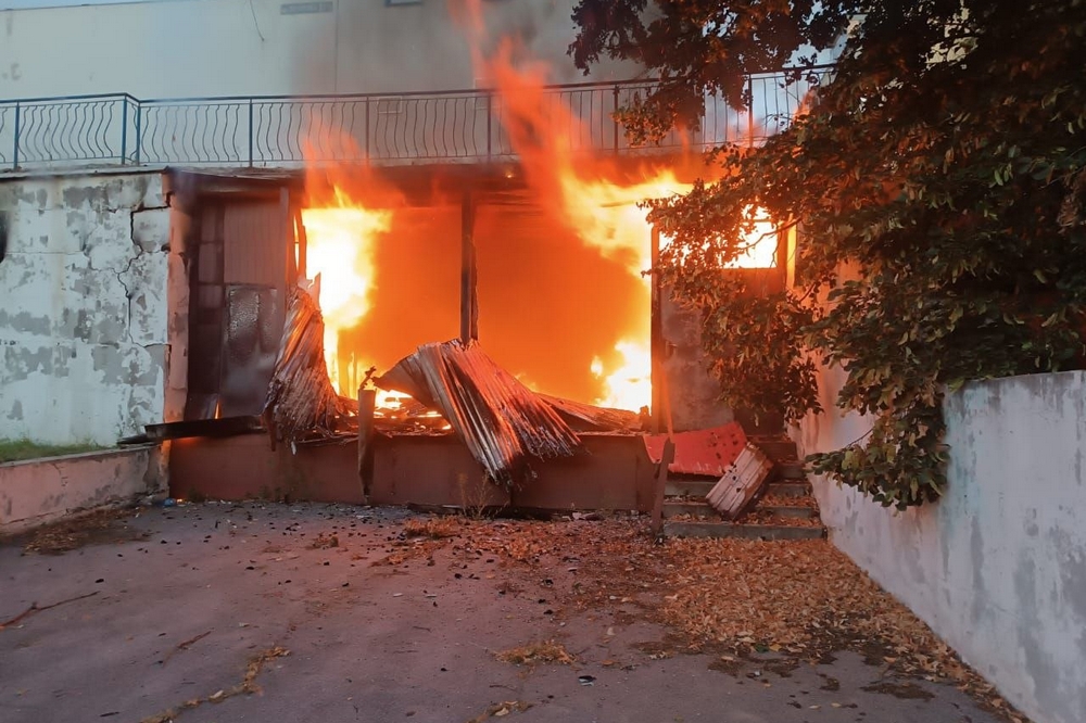 У Нікополі пошкоджено супермаркет3 У Нікополі пошкоджено супермаркет3