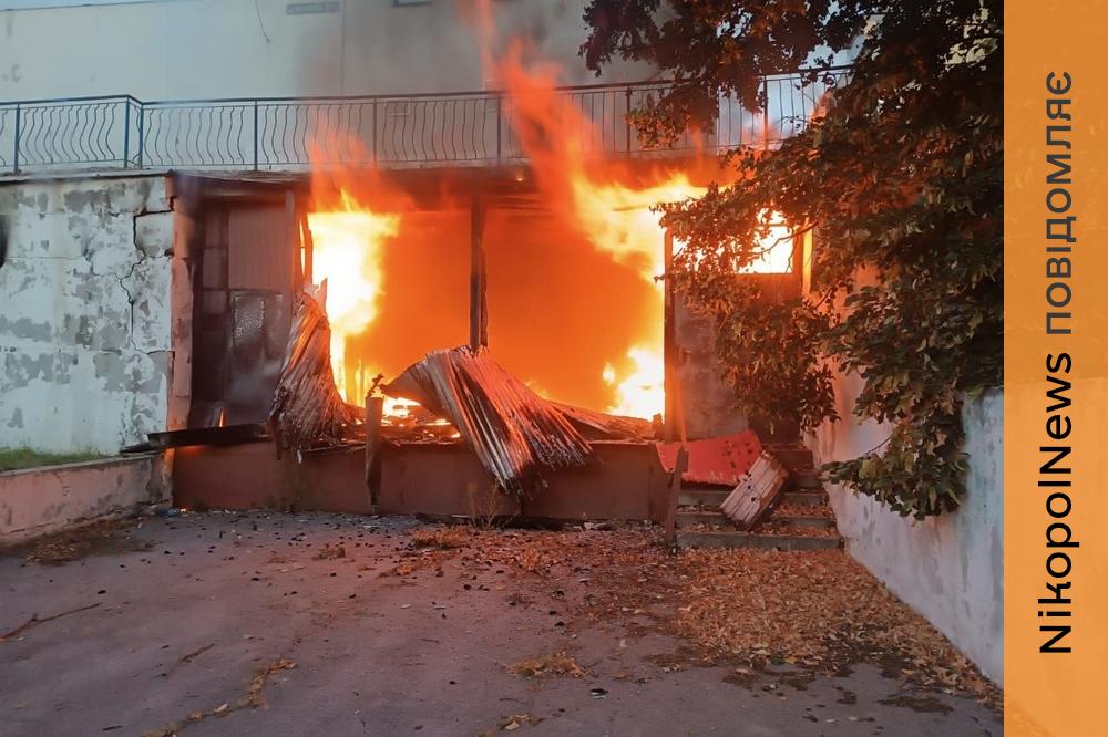 У Нікополі пошкоджено супермаркет та гімназію, вбито двох поліцейських і один поранений на Павлоградщині (фото)