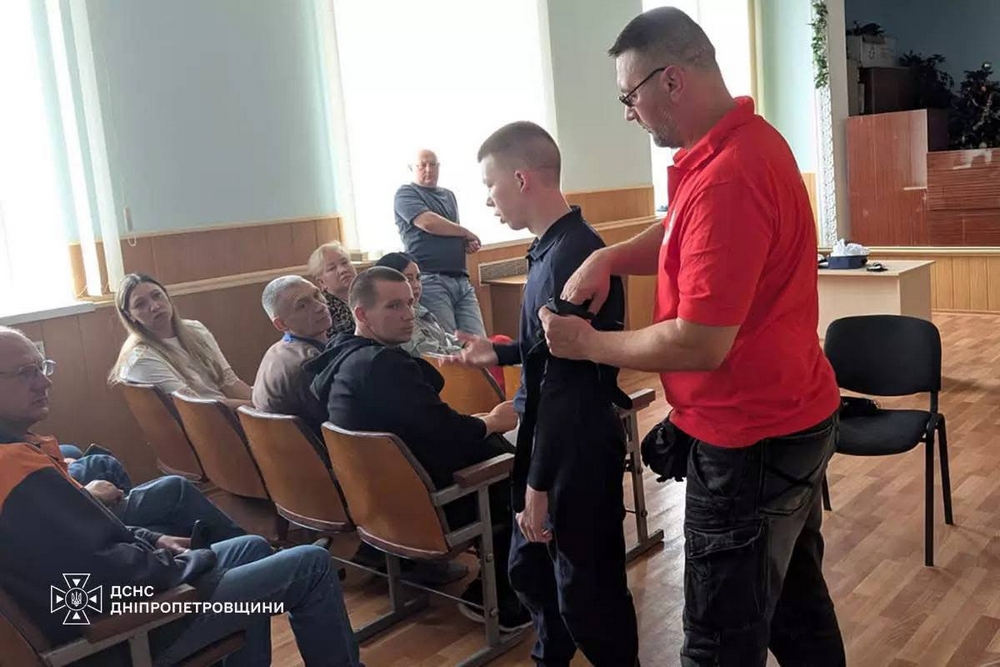 У Нікополі рятувальники та волонтери провели тренінг4 У Нікополі рятувальники та волонтери провели тренінг4