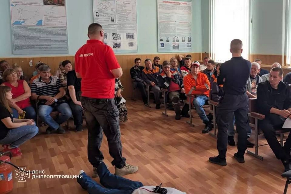 У Нікополі рятувальники та волонтери провели тренінг8 У Нікополі рятувальники та волонтери провели тренінг8