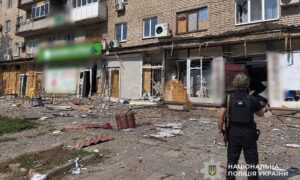У Нікополі та районі ворожі дрони атакували будинки, аптеку та магазин: 4 людини поранено, під ударами були ще 2 райони — поліція (фото)